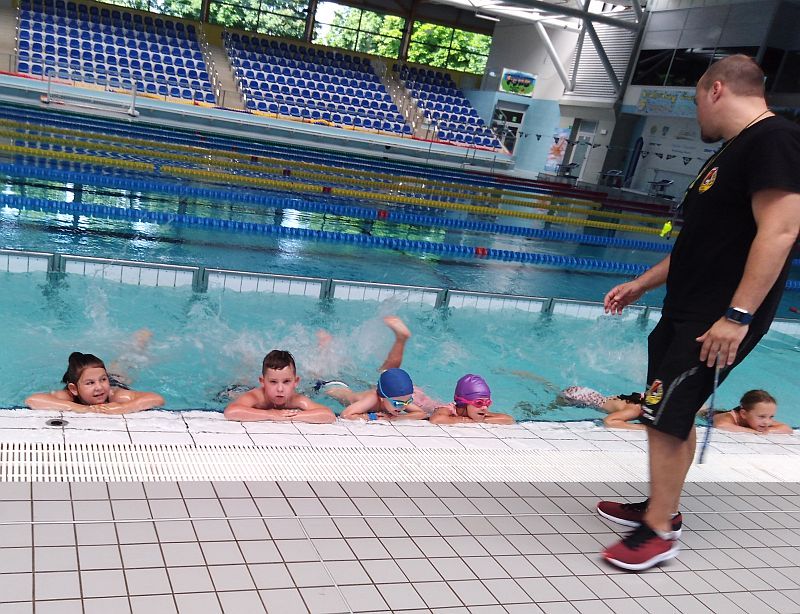 Dzieci uczące się pływać na Rawszczyźnie