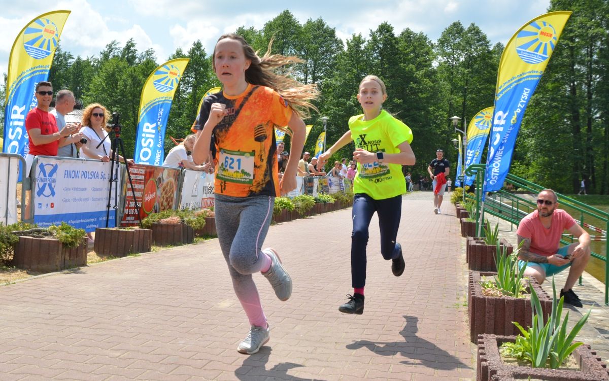 Najszybsze dziewczynki w biegu dzieci na 1000 metrów