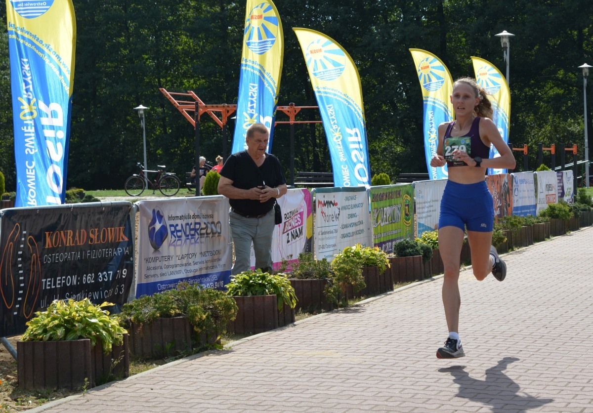 Dominika Łukasiewicz na finiszowych metrach przed metą.